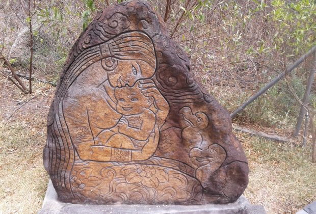 Les sculptures du Monument de la Route des Esclaves sont fortement symboliques tout en restant de magnifiques oeuvres d’art. Ici, la sculpture “New Born” de l’artiste chinois N. Zhuang.