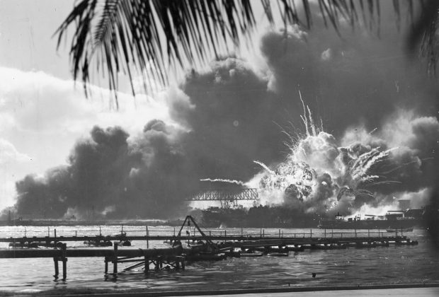 USS_SHAW_exploding_Pearl_Harbor_Nara_80-G-16871_2