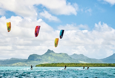 Kiter sur le plus grand lagon de l’île [ Specialised Kiteboarding ]